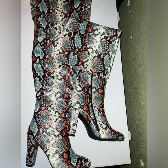 Sophia Taylor, thigh-high chunky heel, multi colored, snake print boots - Picture 6 of 8